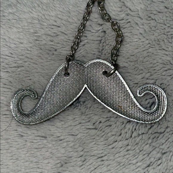 silver mustache necklace - Picture 3 of 4